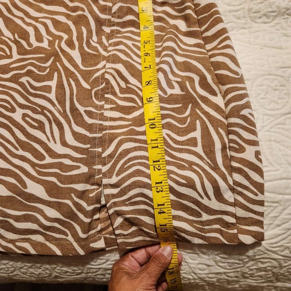 4 EVELYN SKIRT TAN AND BEIGE SLIT IN THE FRONT ZIPPER IN THE BACK - Picture 4 of 6